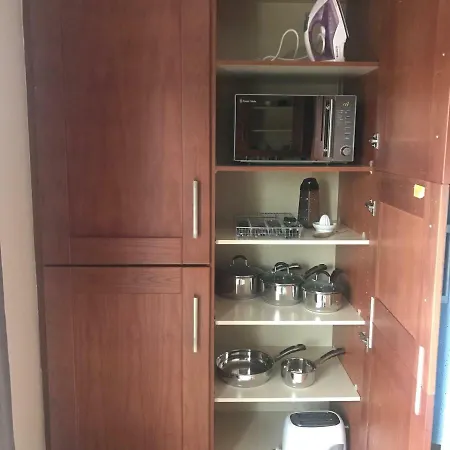 Lägenhet Airport Self Catering